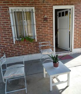 Monoambiente con baño privado, cocina, heladera y cochera en Pueblo Belgrano - Gualeguaychú - 1