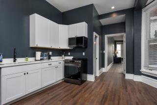 Flats on Front - Riverfront Gem Fast Wi-Fi 1F - 4