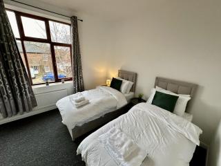 Archway House - City Townhouse Sleeps 7 Free Private Driveway Parking For Up To 2 Cars - 7