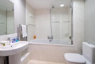 Luxury 1 bed Apt Sleeps 5, Barons Court 5m to tube - Londra - 7