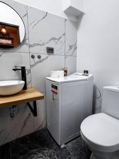 Velora Residence - City Center, AC, Walk-in Shower, Floor Heating, Private Check-in - Cluj-Napoca - 2