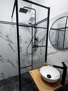 Velora Residence - City Center, AC, Walk-in Shower, Floor Heating, Private Check-in - Cluj-Napoca - 3