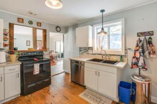 Close to Dtwn Bangor Inviting Maine Home - Veazie - 3