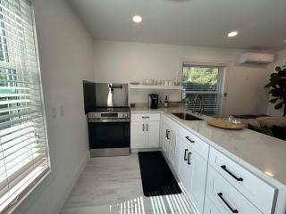 Tiny House 10 min from OIA sleeps 2 - Orlando - 6