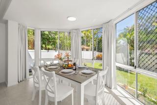 3BR Charming Home Near Malls Gym Parks and Nature - Gold Coast - 3