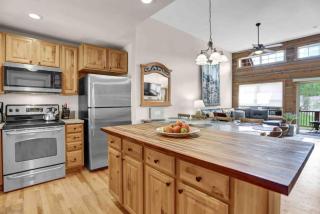 Majestic Views - Steps to the Trails! - 1