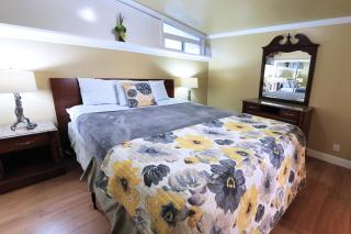 Beachwood Condos & Resort - 8