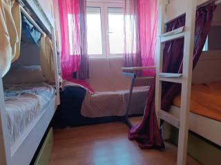 Sams Rooms - Solo Female Guest House - Amadora - 3