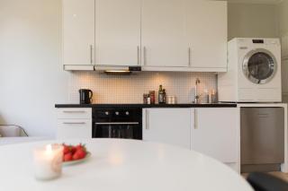 Bright and modern apartment on a quiet street - 8