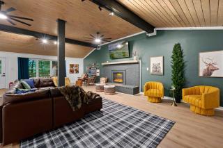 Smokies 6 BR Cabin Sauna Hot Tub Movie Theatre - 5