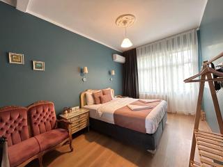 Waterfront Villa by the Tram - Private Terrace with Dome & Golden Horn View in Fatih - 5