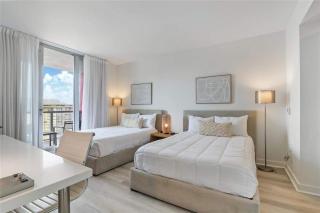 Modern Apartment 2BR- Balcony Pool Gym - Hallandale Beach - 7
