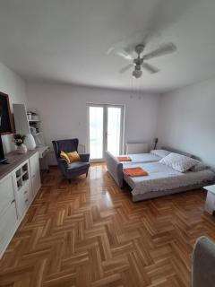 Studio Zora - Goli Breg - 1