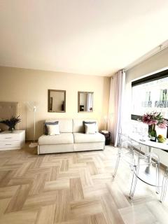 Cannes Rue d'Antibes - 2 Minutes walk from Beach, Palais des Festivals, Boulevard de la Croisette - Free Parking - Studio Gray d'Albion - 6