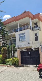 Spacious 5-Bedroom Family Villa with En-Suites - 1