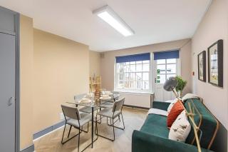 Bold & Vibrant 1-Bedroom Escape in Prime Location! - Londres - 4
