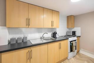 Bold & Vibrant 1-Bedroom Escape in Prime Location! - Londres - 9