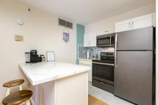 Spacious Downtown Executive Retreat - Free Parking - Honolulu - 3
