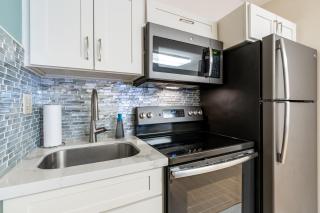 Spacious Downtown Executive Retreat - Free Parking - Honolulu - 2