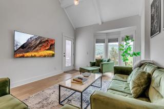 Family Friendly Spacious Townhome Across From Holiday Valley - 4
