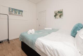 Modern 3 bed, sleeps 8 - 5