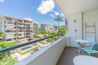 Centrally Located Waikiki Condo - Accommodates 4 - 7