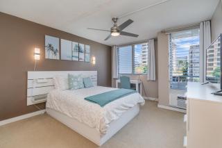 Centrally Located Waikiki Condo - Accommodates 4 - 6