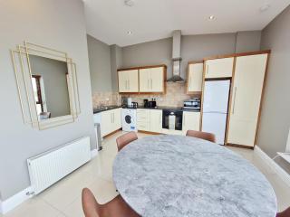 Suburban Penthouse -no 1 - Galway - 8