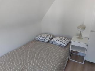 Domein 15 Nieuwmunster, 4-bedroom holiday house for up to 6 people, between Wenduine, 1 km, and De Haan, 2 km, 500 meters from the beach,15 min from Bruges, Ostend and Knokke, nice fenced garden - Zuienkerke - 4