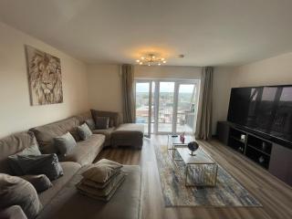 Watford Penthouse - - 9