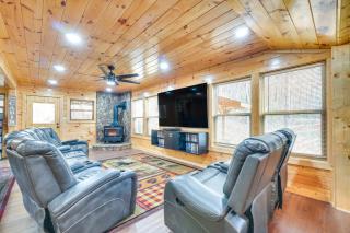 Hot Tub and Pool Table Spacious Sevierville Cabin! - 0