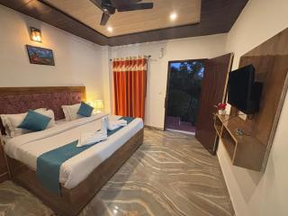Vansathli I Near Mall Road Kasauli I Open Garden & Rooftop I by Humble stay villa - Kasauli - 5