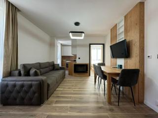 Sky Lux Apartments - 6