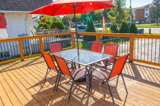 Niagara Holiday Apartment - 9