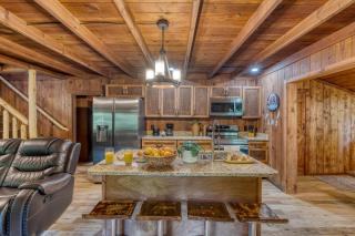 Riverwood GatlinburgPigeon Forge Cabin w River Views - Gatlinburg - 1