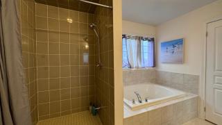 9 Queen Beds, 18 Guests-Kleinburg Luxe Crown Town Residence - Vaughan - 3
