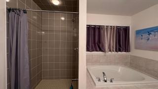 9 Queen Beds, 18 Guests-Kleinburg Luxe Crown Town Residence - Vaughan - 2