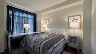 9 Queen Beds, 18 Guests-Kleinburg Luxe Crown Town Residence - Vaughan - 1