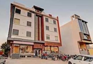 Hotel O Luxury Inn - 2