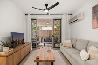 Vibrant 2-Bed Apartment with Pool and Gym Access - Brisbane - 3