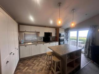 Stunning Lodge With Full Sea Views And Decking At Broadland Sands Ref 20076Cf - 3