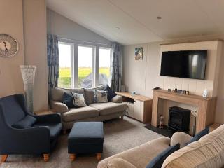Stunning Lodge With Full Sea Views And Decking At Broadland Sands Ref 20076Cf - 1