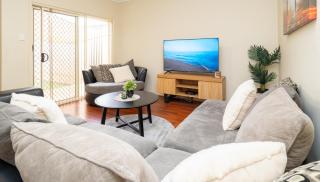 Family comfort in Blakes Crossing Blakeview with a short walk to shops and supermarkets - Smithfield - 0