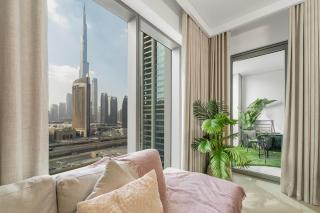 Luxurious 2Bedroom Apartment with Burj Khalifa View, Mins walk to Dubai Mall - Dubai - 0