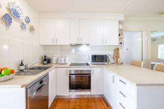 Shoal Shack 72, 72 Tomaree Rd - Pool, Pet Friendly, Wi-Fi, Air Con, Linen - Shoal Bay - 5