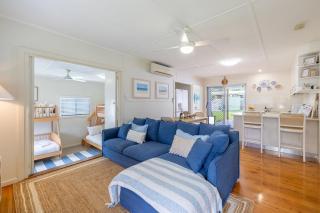 Shoal Shack 72, 72 Tomaree Rd - Pool, Pet Friendly, Wi-Fi, Air Con, Linen - Shoal Bay - 2