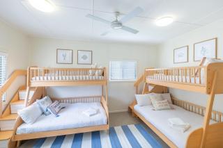 Shoal Shack 72, 72 Tomaree Rd - Pool, Pet Friendly, Wi-Fi, Air Con, Linen - 1