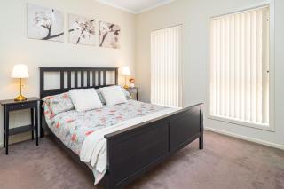 Family comfort in Blakes Crossing Blakeview with a short walk to shops and supermarkets - Smithfield - 7