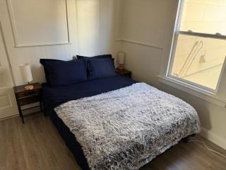Midtown Hideaway 1 BR Nest - 9
