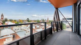 Modern 2B Apt with Views Near Swinburne University - 8